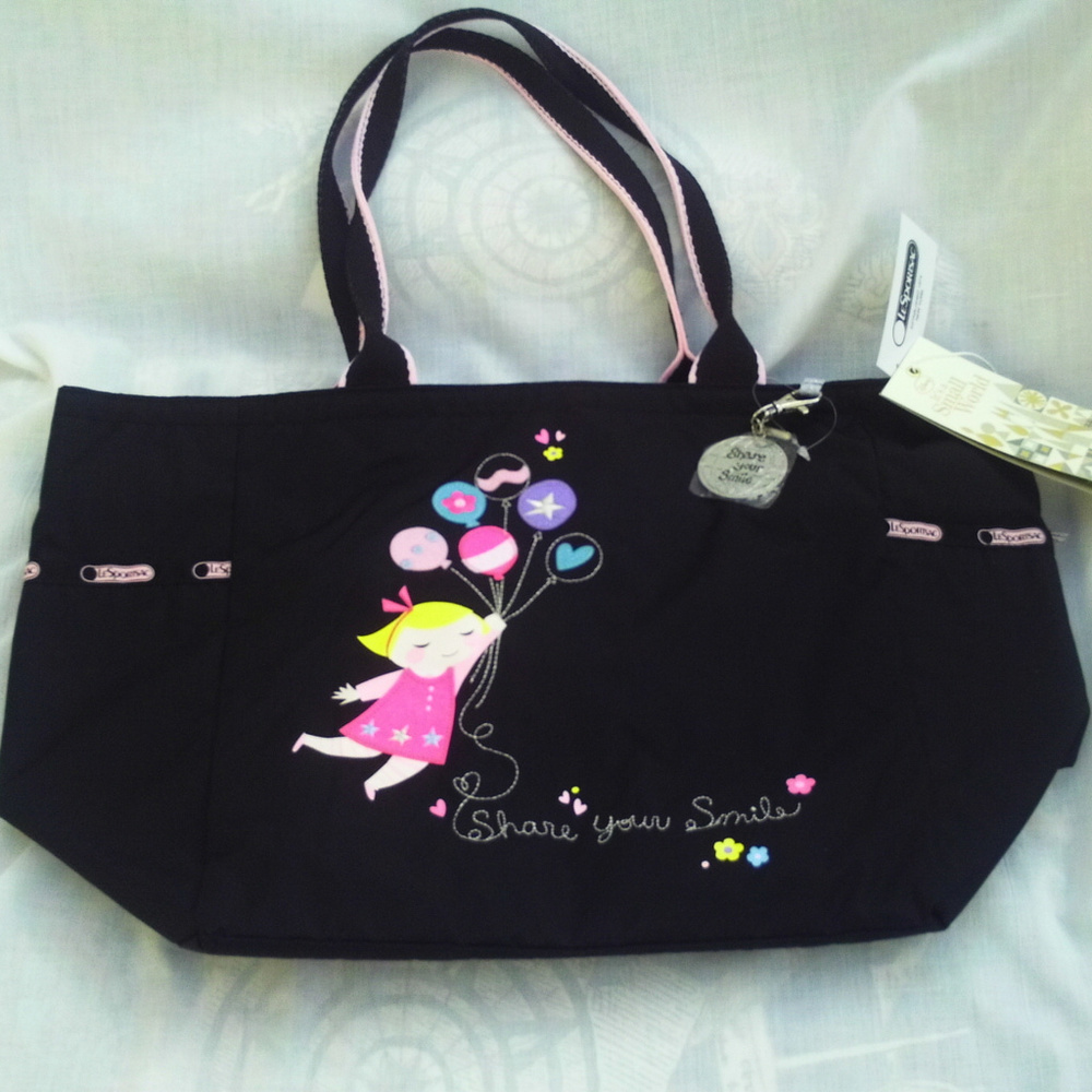 DISNEY LE SPORTSAC SMALL WORLD SHARE YOUR SMILE
